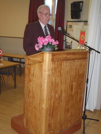 Veikko Wigren presenterar historiken